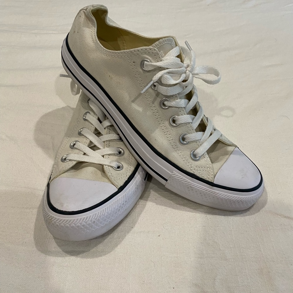 White NWOT Low-Top Converse